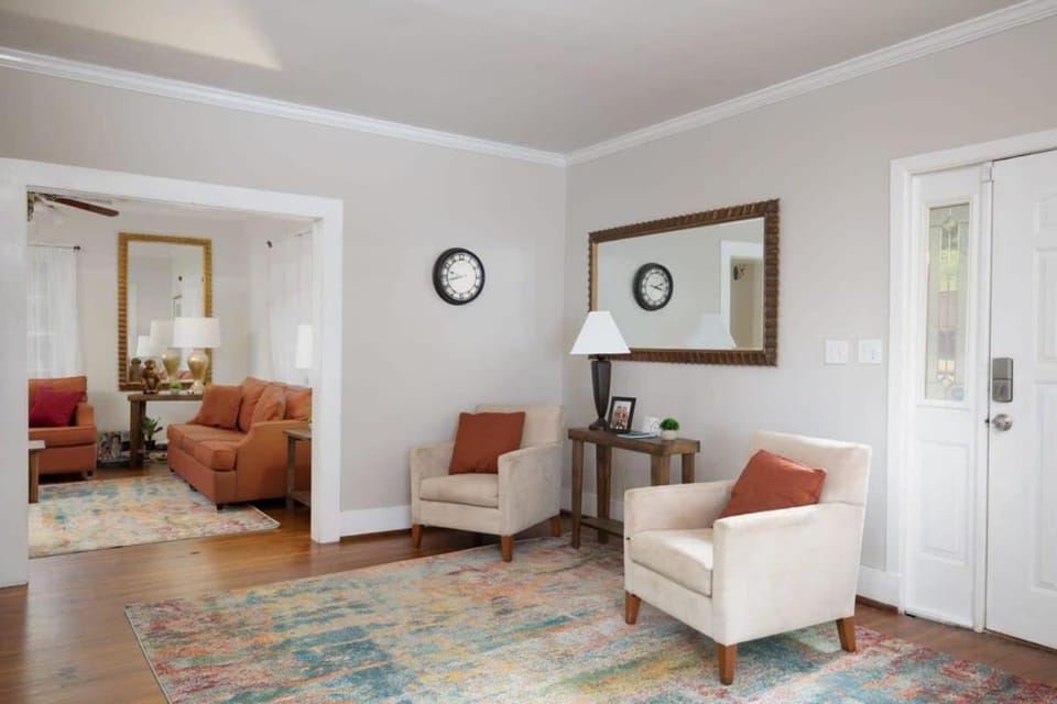 Living room, Seating area