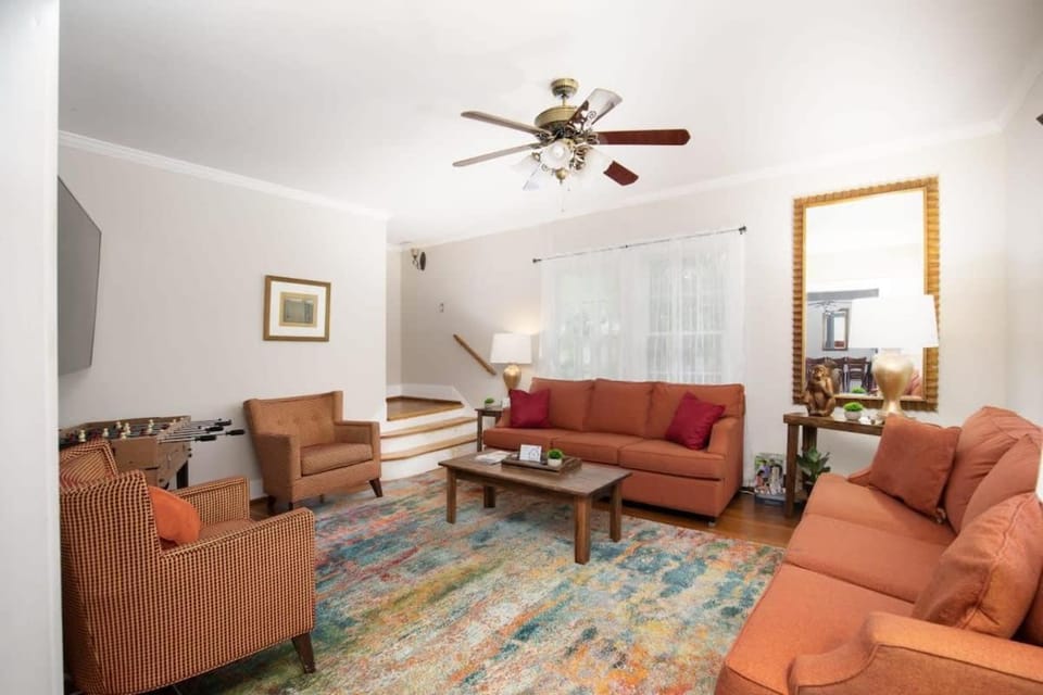 Living room, Seating area