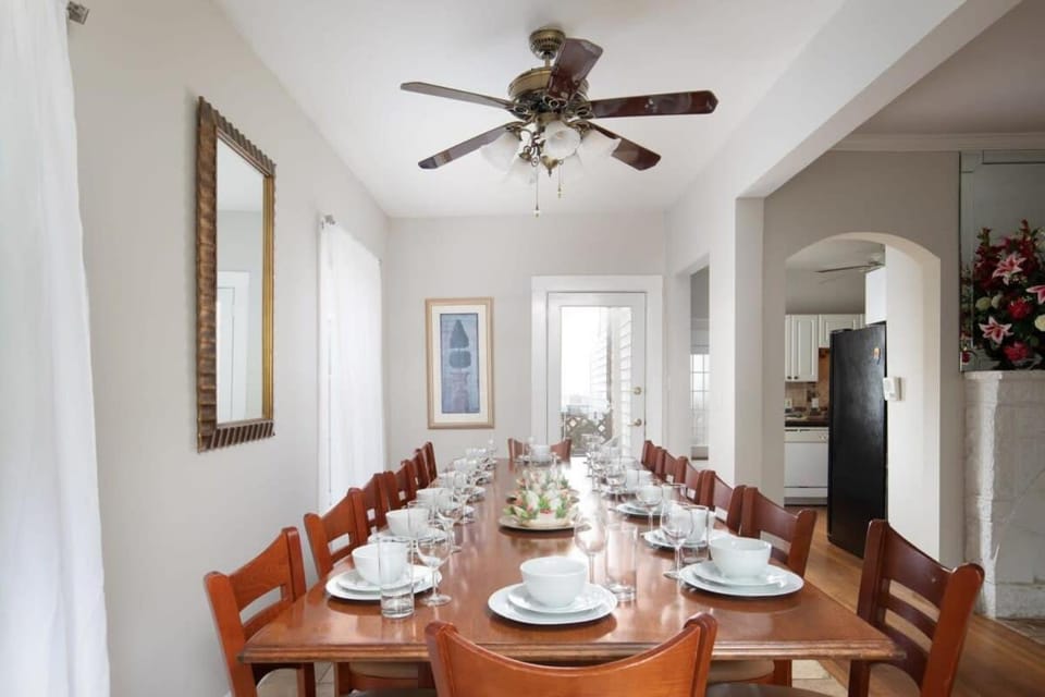 Seating area, Dining area