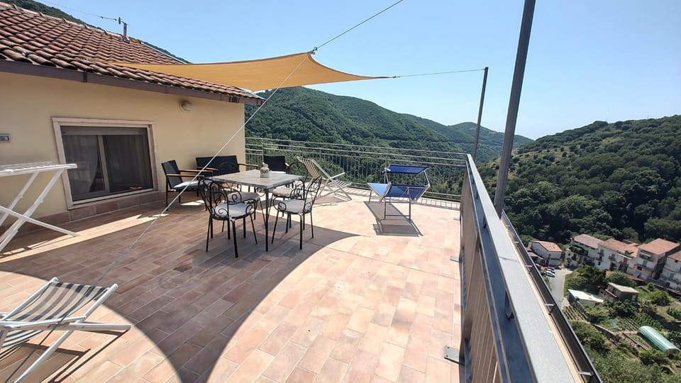 Solarium, Balcony/Terrace, Mountain view