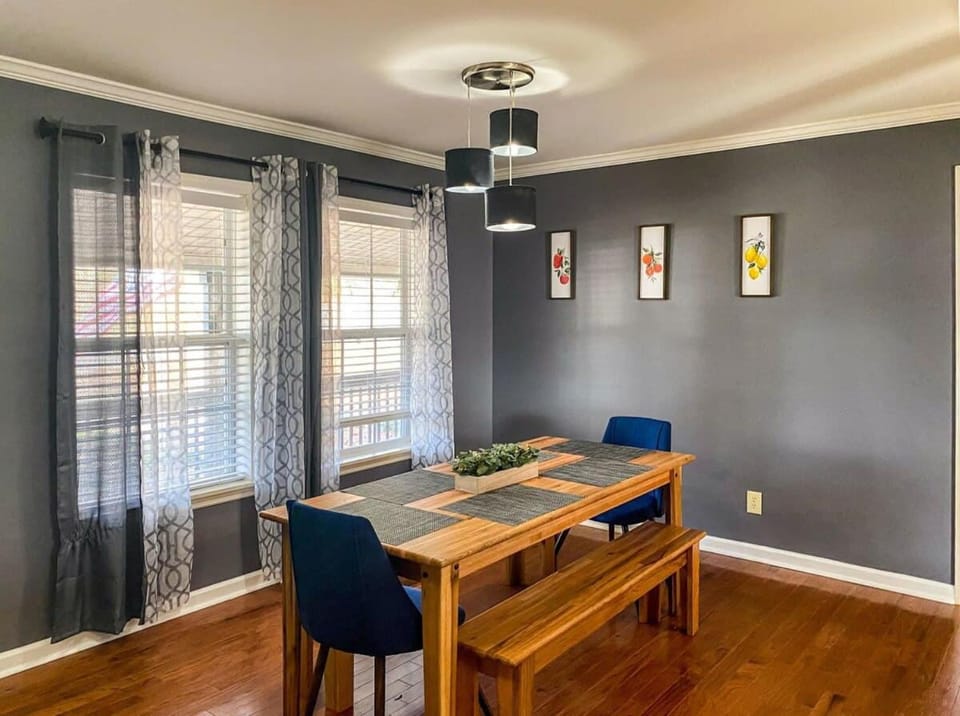 Seating area, Dining area