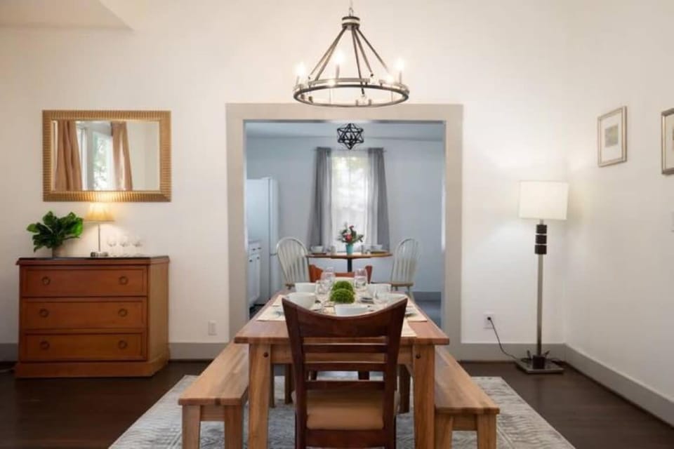 Seating area, Dining area