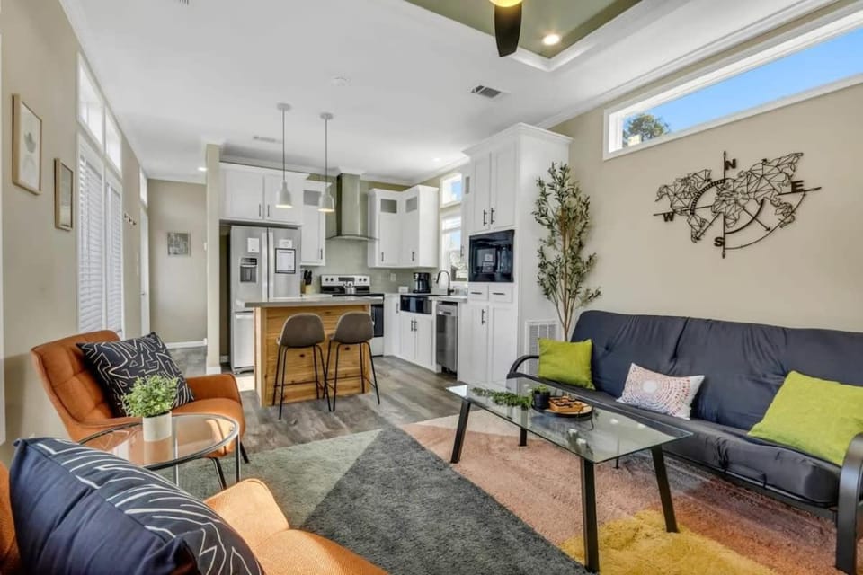 Coffee/tea facilities, Kitchen or kitchenette, Living room, Seating area, kitchen