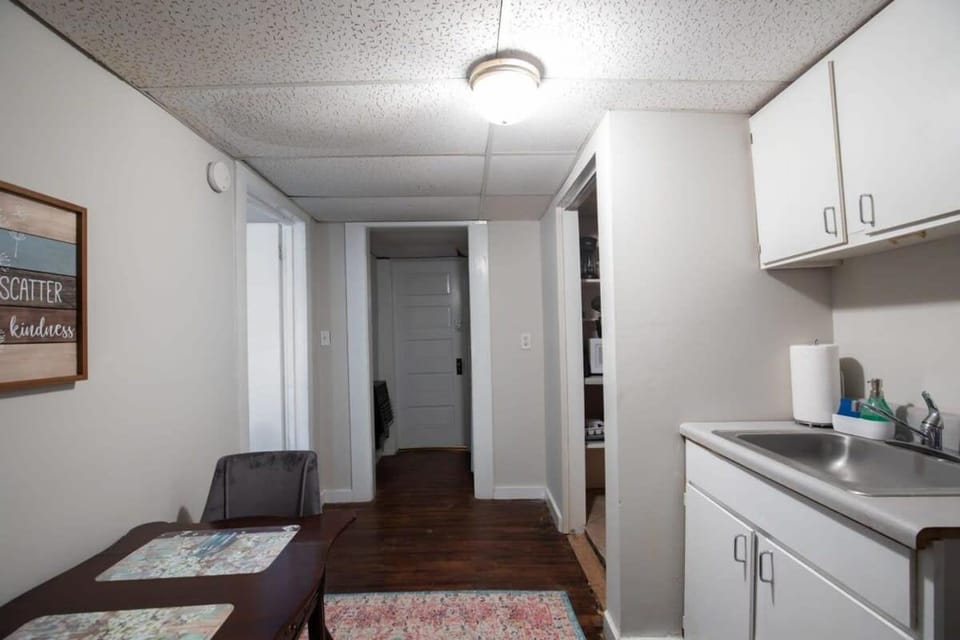 Kitchen or kitchenette, Seating area