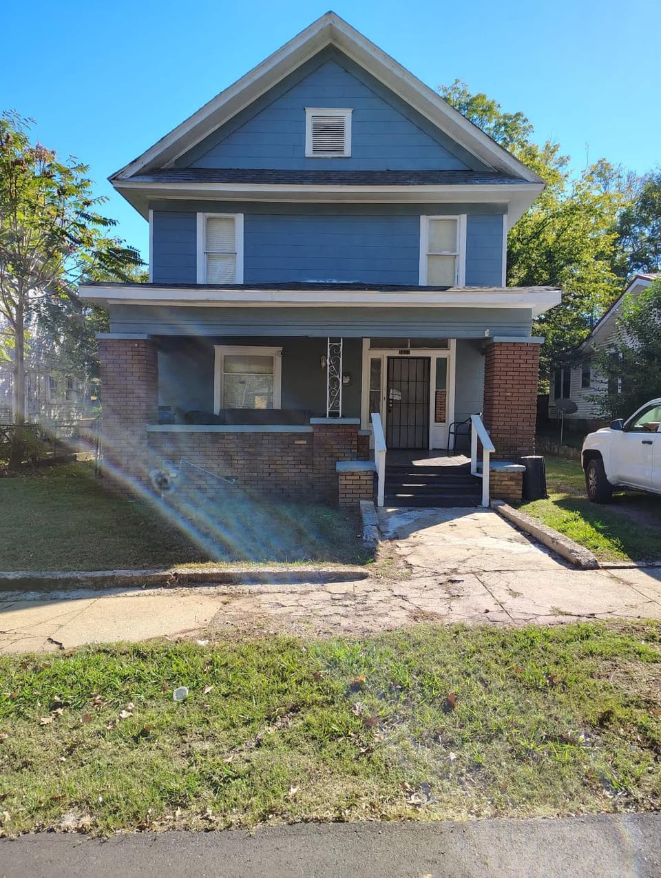 Property building, Day, Parking