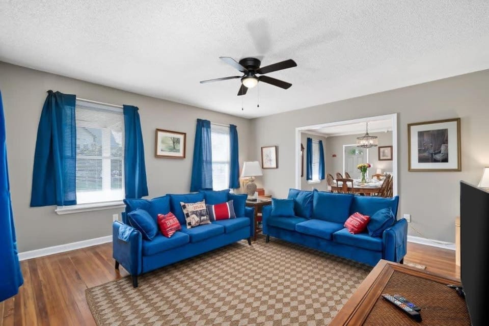 Living room, Seating area