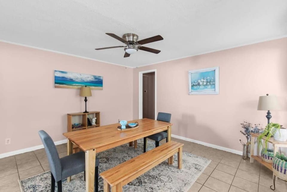 Seating area, Dining area