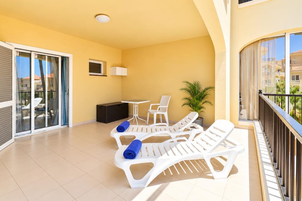 Patio, Balcony/Terrace, sunbed