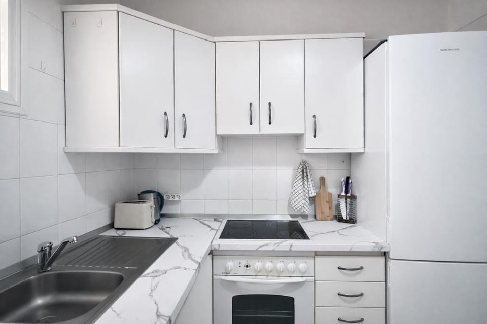 Kitchen or kitchenette, dishwasher, stove, toaster