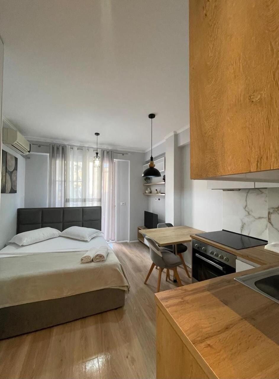 Jonas Sunrise Studio Apartment Apartment in Tirana