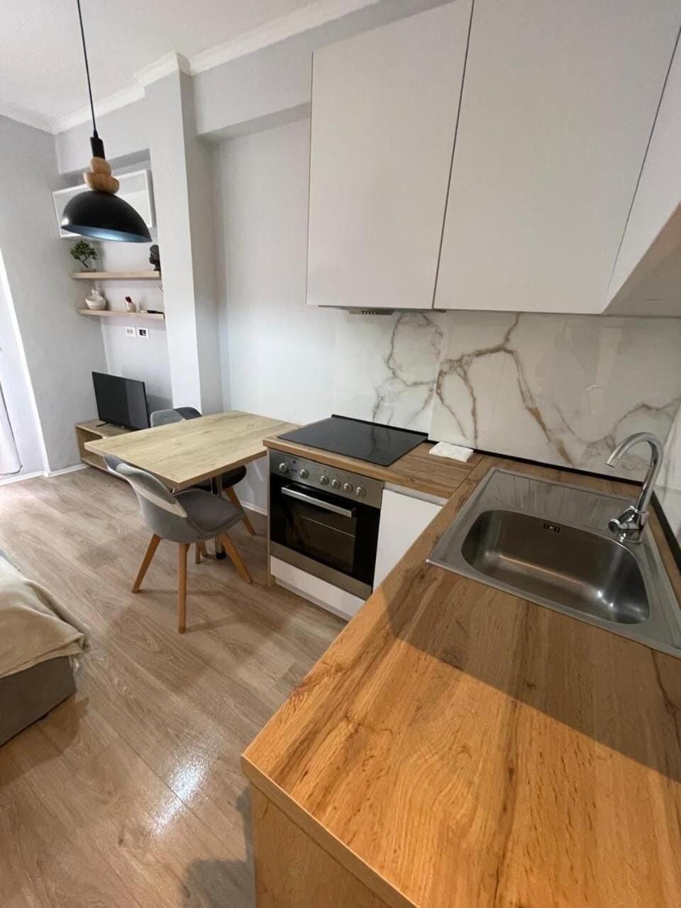Jonas Sunrise Studio Apartment Apartment in Tirana