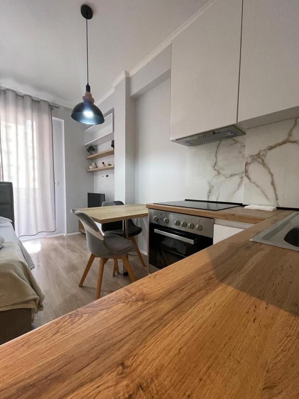 Jonas Sunrise Studio Apartment Apartment in Tirana