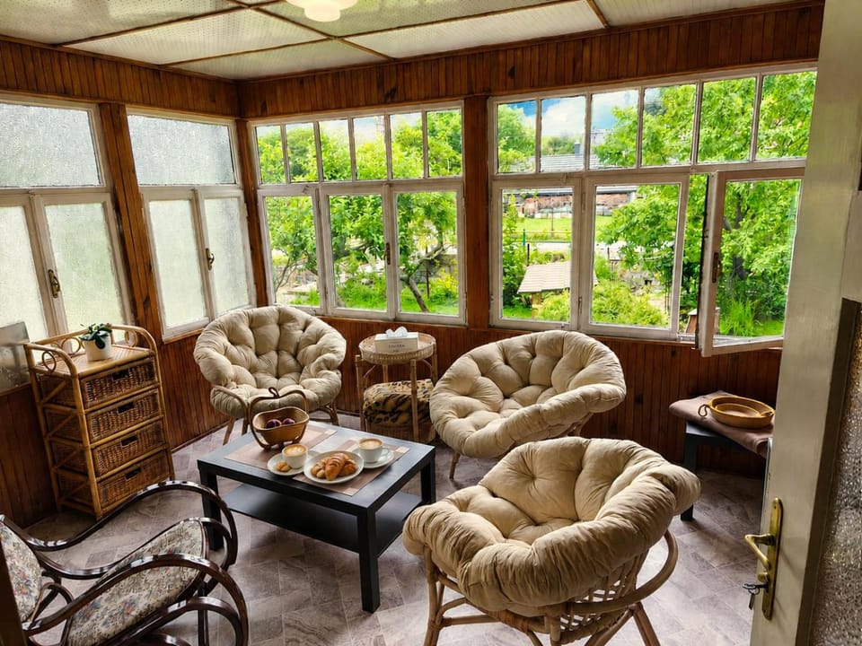 Balcony/Terrace, Seating area, Garden view