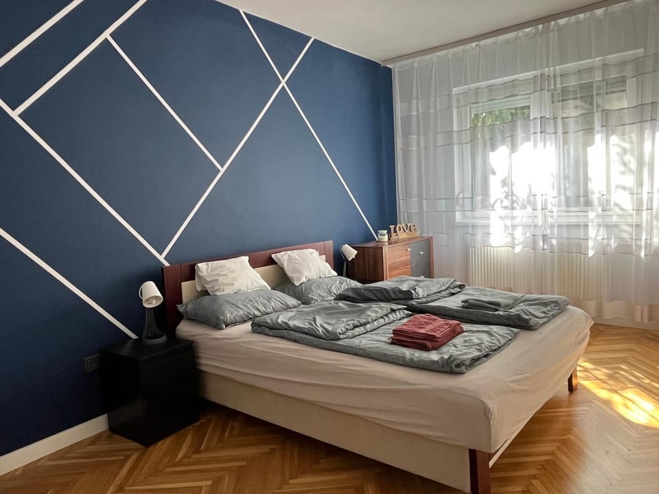 Bedroom, towels