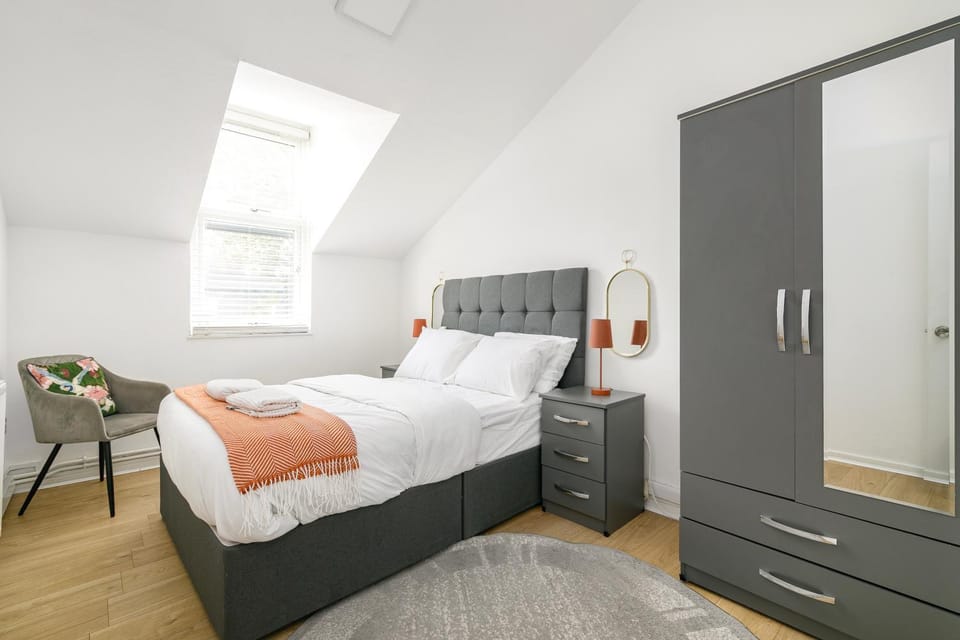 Bed, Photo of the whole room, Bedroom, wardrobe