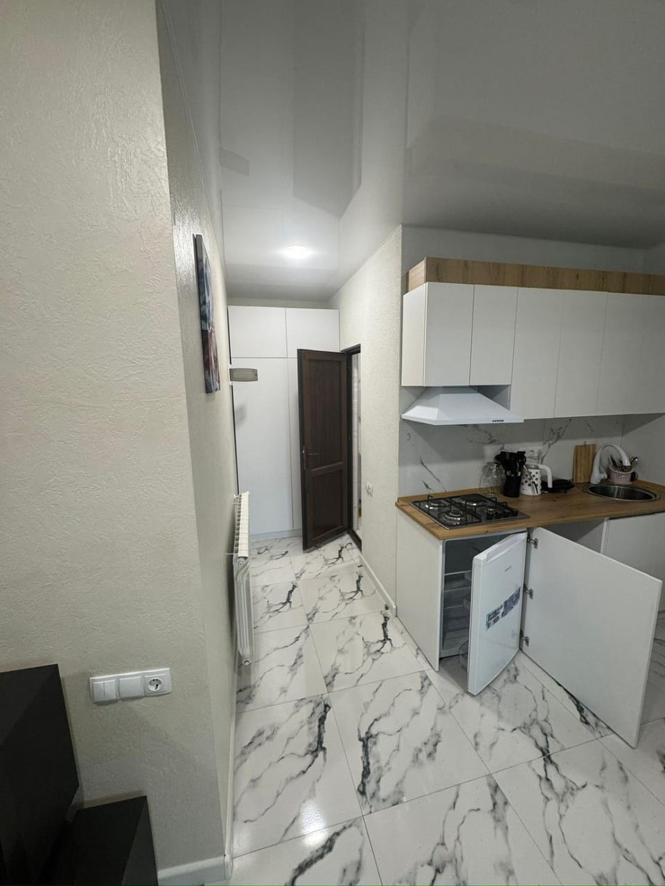 Kitchen or kitchenette, oven, stove