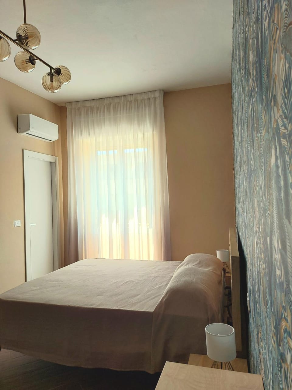 Bed, Bedroom, air conditioner