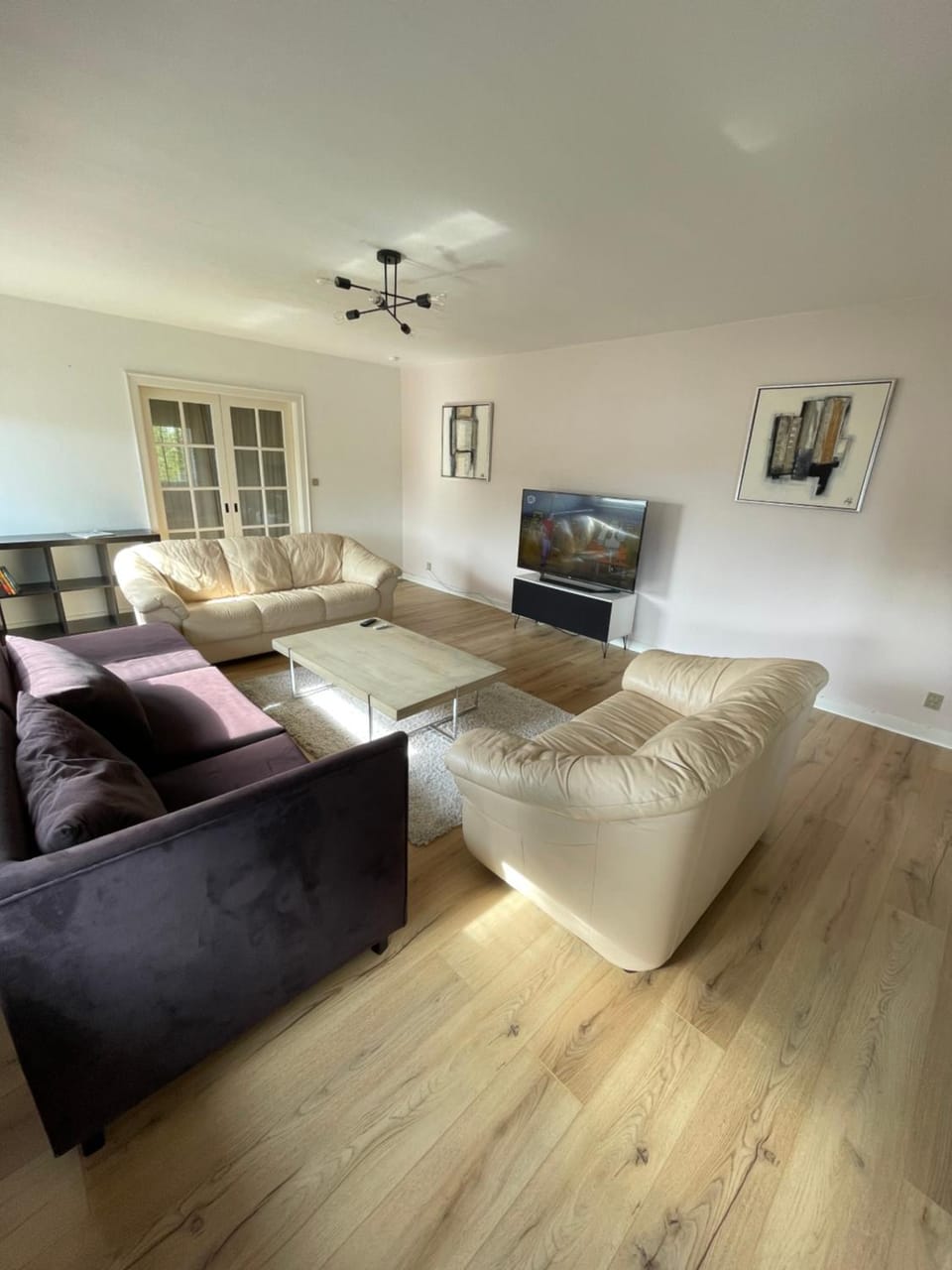 TV and multimedia, Living room, Seating area, Evening entertainment