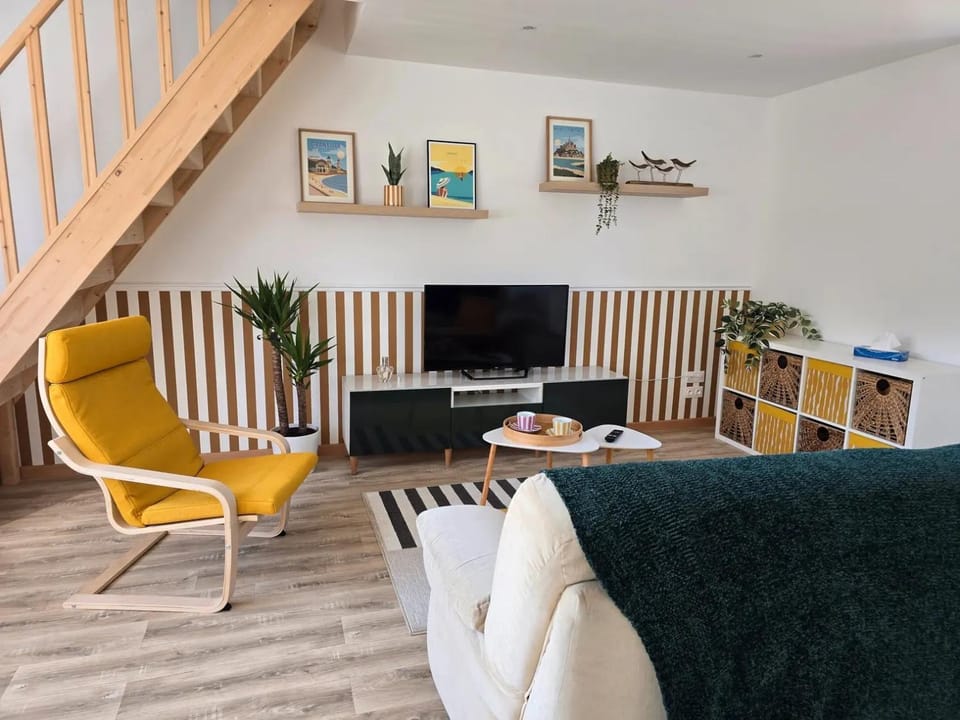 TV and multimedia, Living room, Seating area