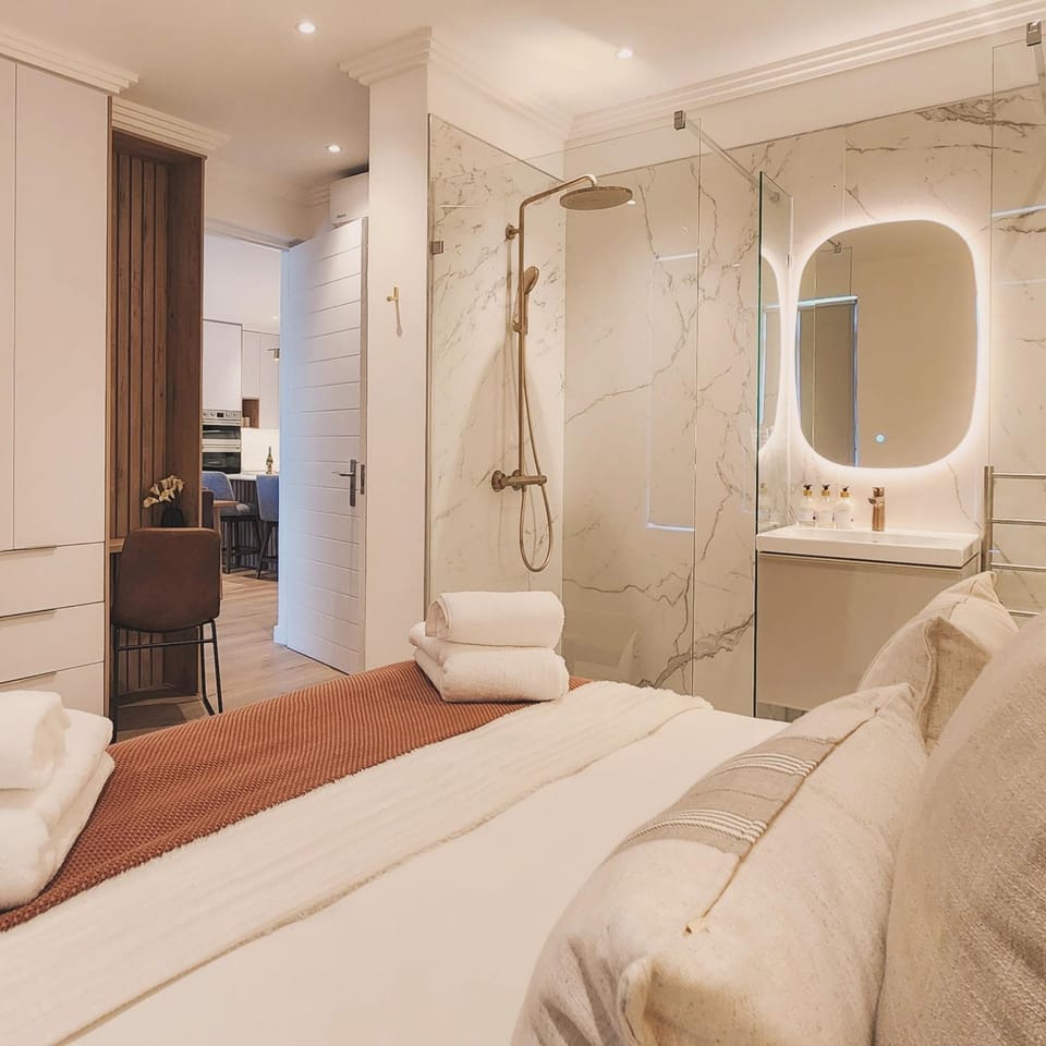Shower, Bathroom, Photo of the whole room, Bedroom, towels, wardrobe