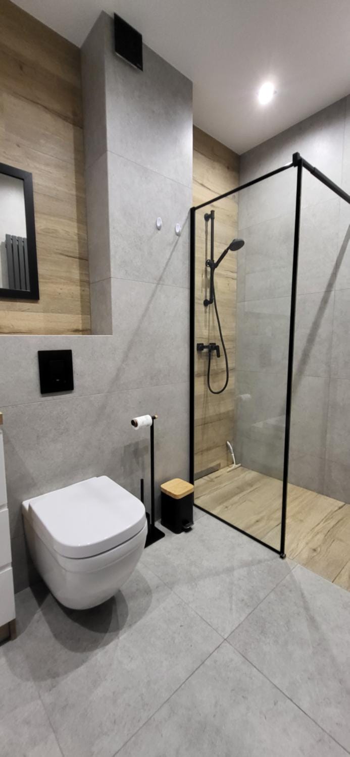 Shower, Toilet