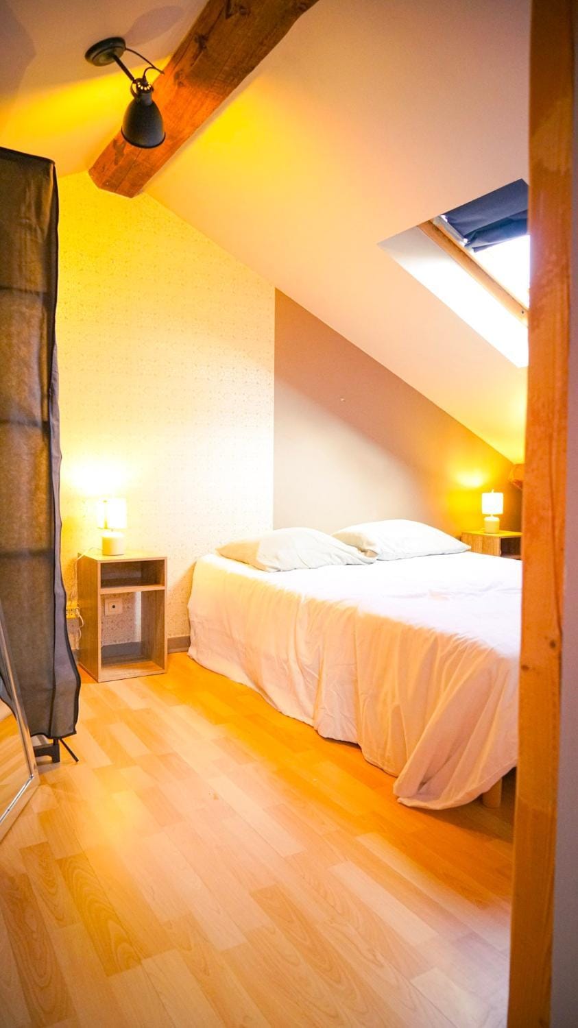 Bed, Photo of the whole room, Bedroom