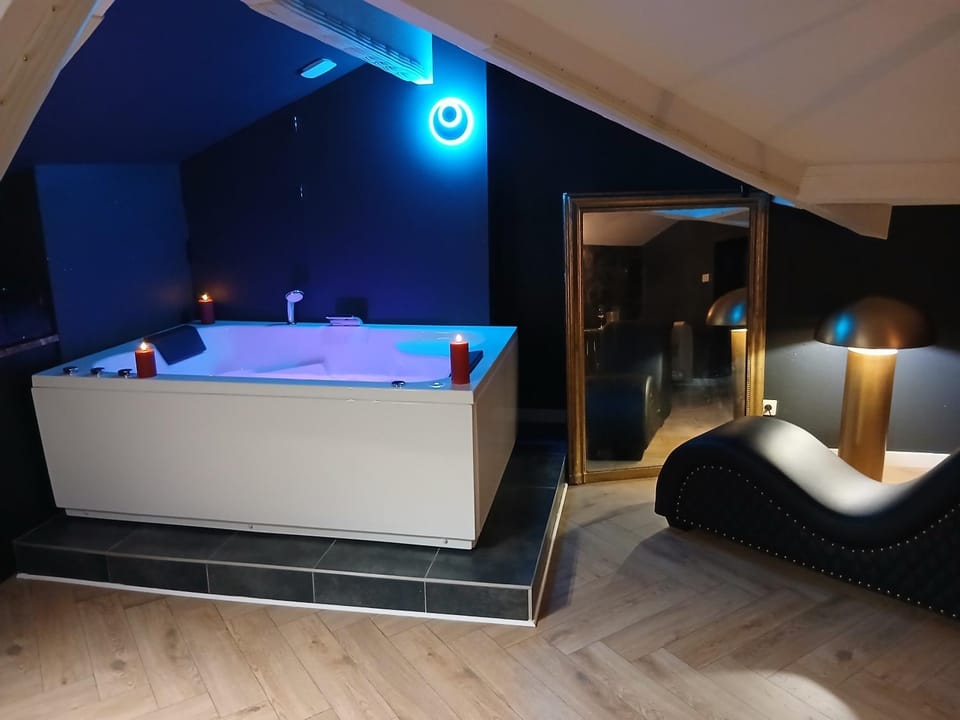 Hot Tub, Spa and wellness centre/facilities