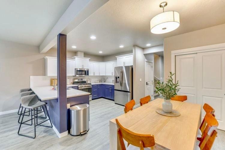 North End blue -Hot Tub - Fire Pit - E Bikes -4 BR House in Boise