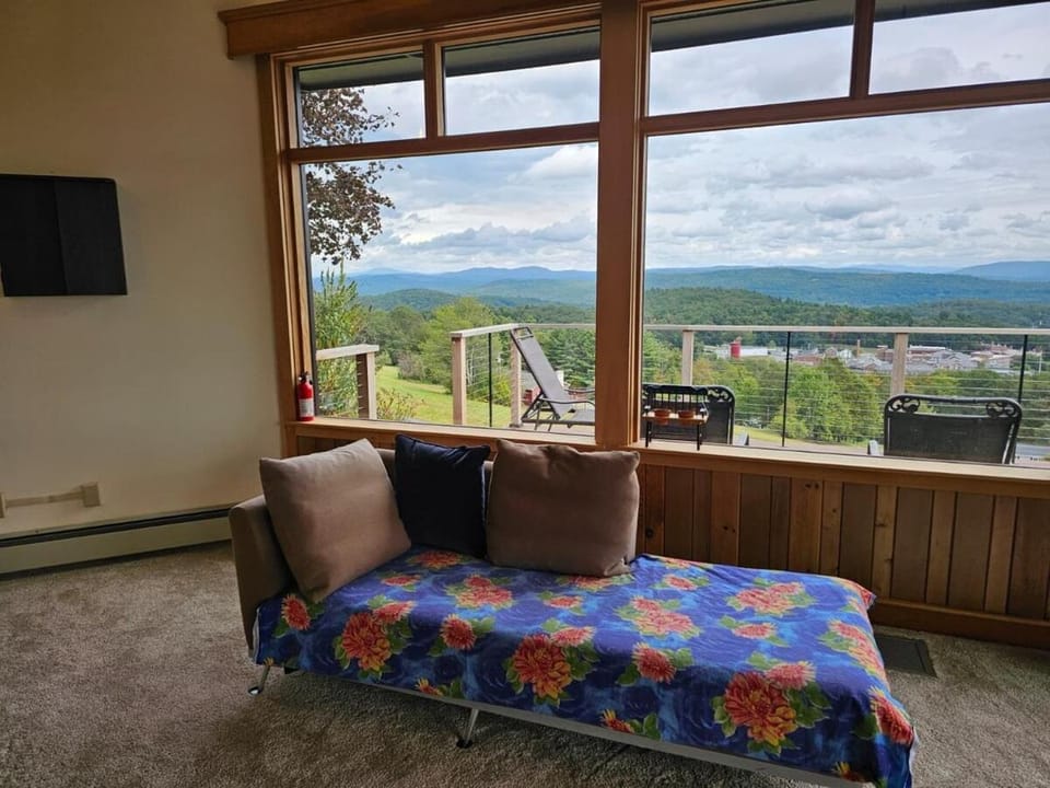 Green Mountain Getaway House in Hartford