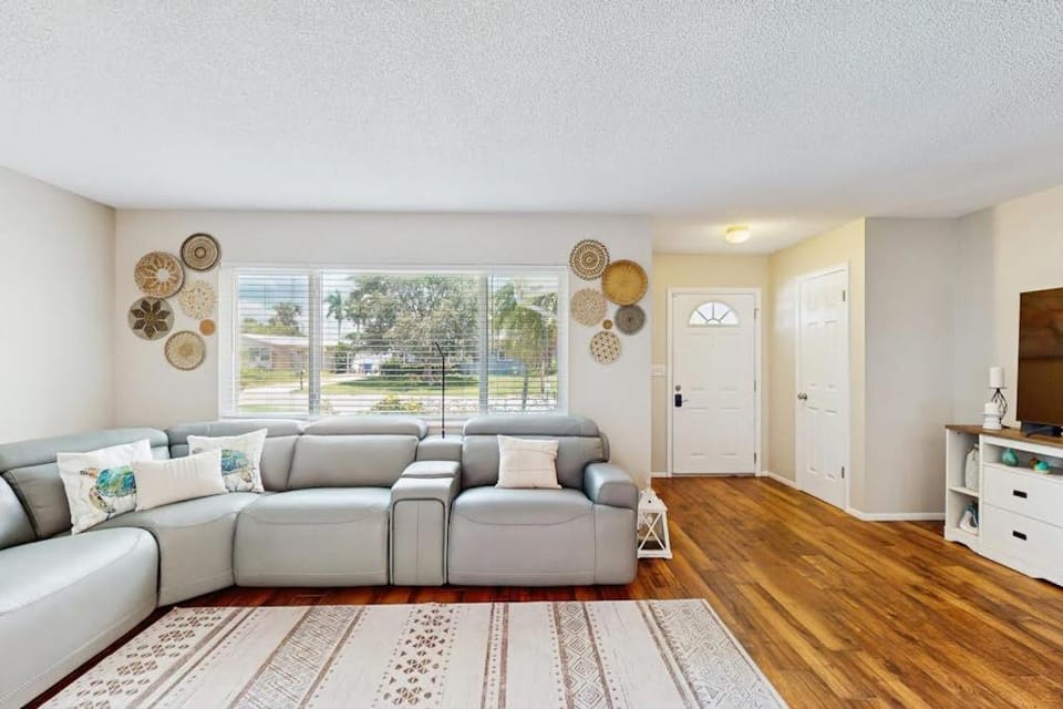 Lazy Lanai on 33rd House in Bradenton