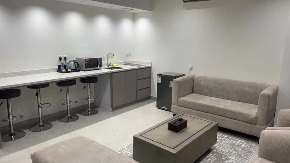 Kitchen or kitchenette, Seating area
