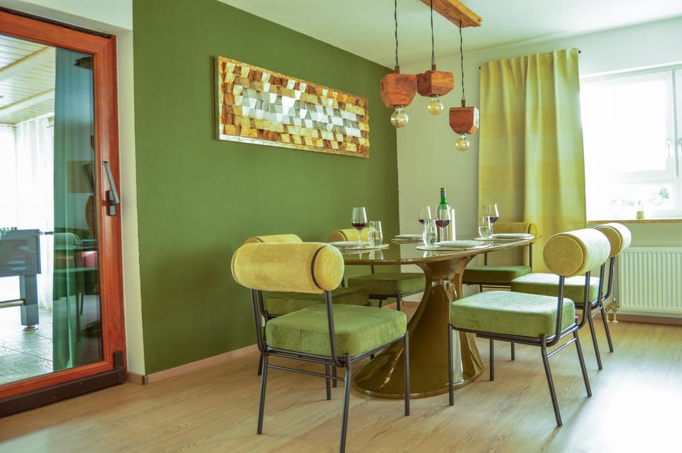 Living room, Seating area, Dining area