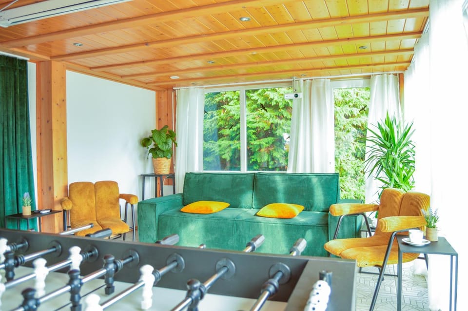 Seating area, Entertainment