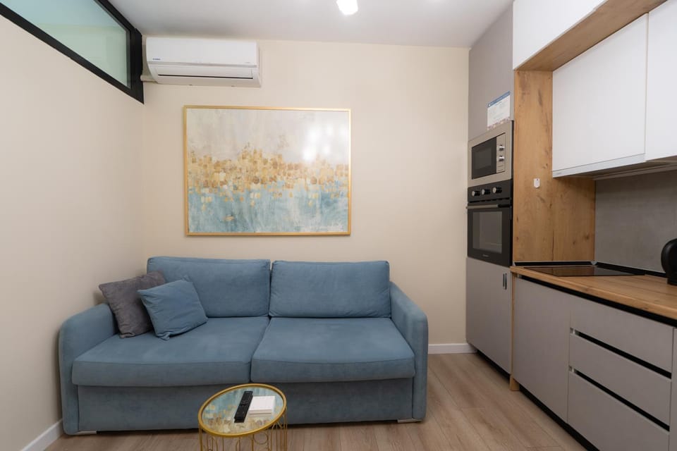 Kitchen or kitchenette, Living room, Seating area, air conditioner