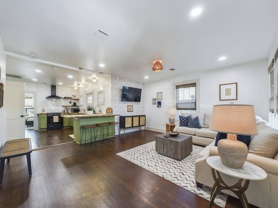 Buchanan Bungalow - Eclectic Mid-Mod Design DT House in Lafayette