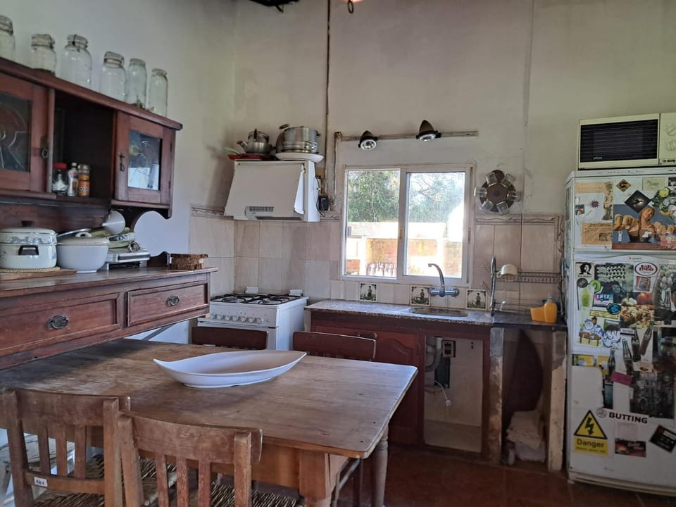 Kitchen or kitchenette, Dining area, Breakfast, oven, stove