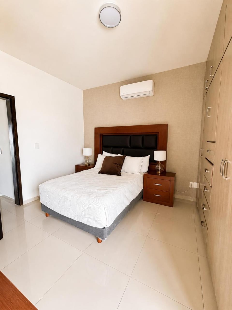 Bed, Bedroom, wardrobe, air conditioner