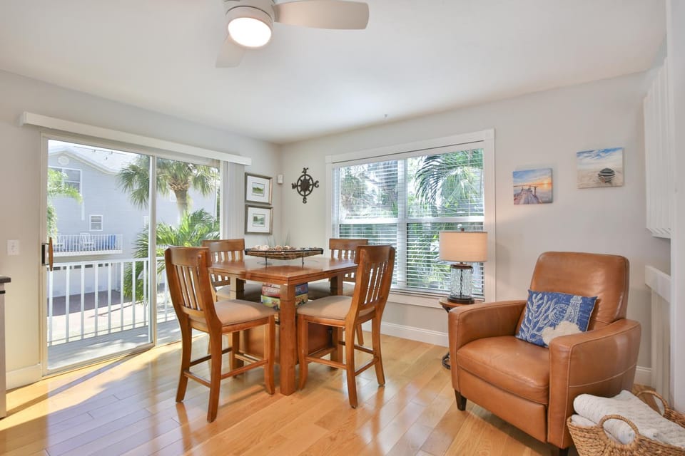 Tropical Treehouse - By SkyRun Anna Maria House in Holmes Beach