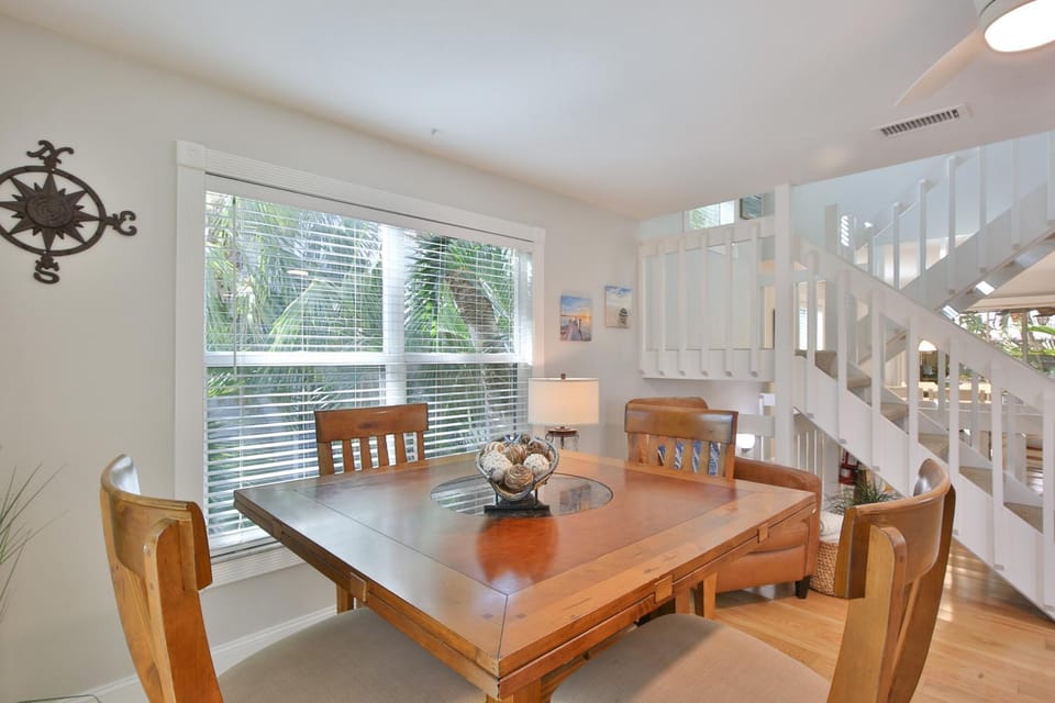 Tropical Treehouse - By SkyRun Anna Maria House in Holmes Beach