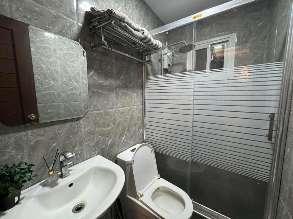 The Hive - 3 Bedroom Home Villa in Angeles