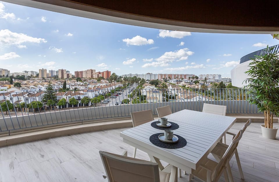 Property building, Balcony/Terrace, Dining area