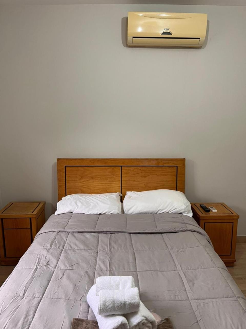 Bedroom, air conditioner