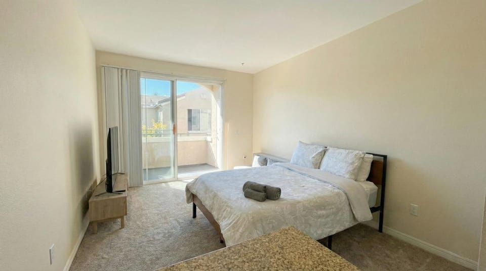 Marina Del Rey Sunrise - Pool & Gym & Sauna & Cinema Apartment in Mar Vista