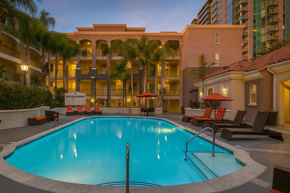 Marina Del Rey Sunrise - Pool & Gym & Sauna & Cinema Apartment in Mar Vista