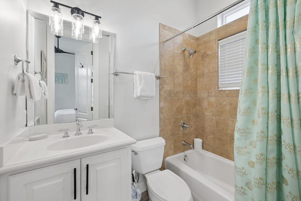 Shower, Toilet, Bathroom, Bath, towels