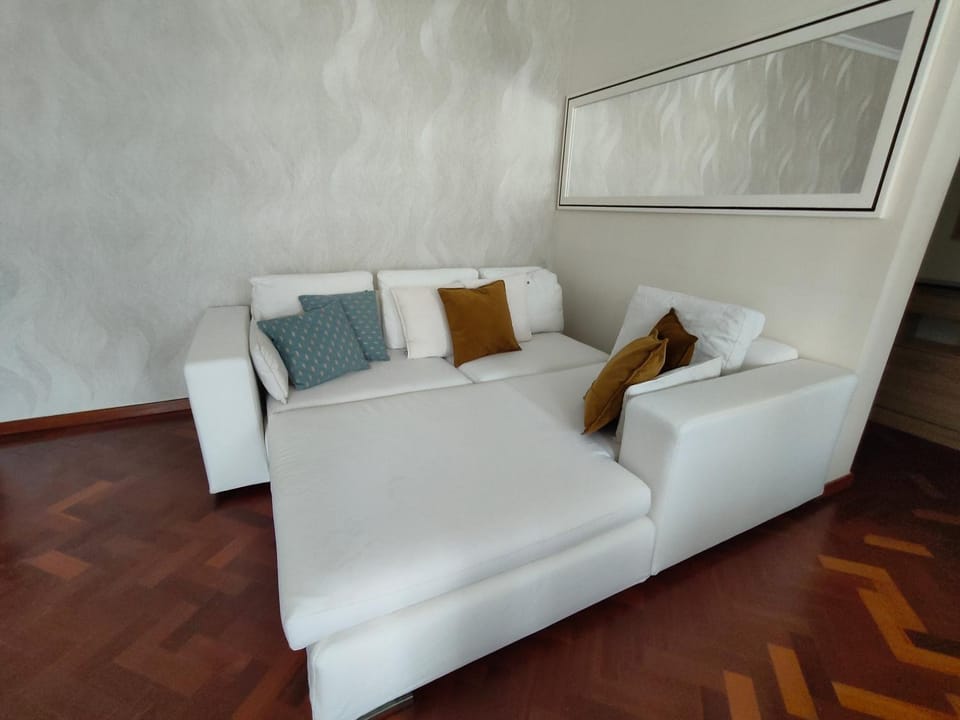 Bed, Living room