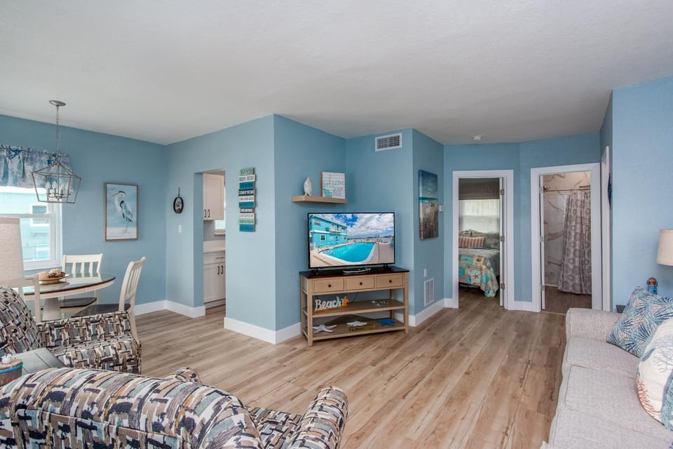 Beach Condo With Heated Pool - Waterfront View, Steps to Sand - Coral Resort B-2 Resort in Clearwater Beach