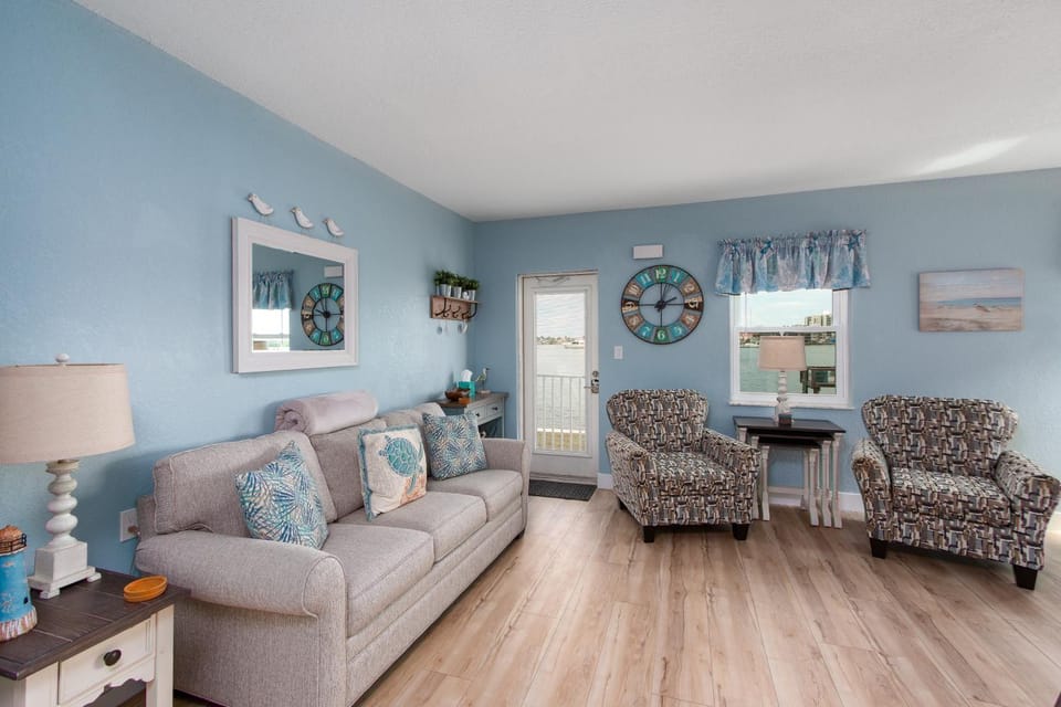 Beach Condo With Heated Pool - Waterfront View, Steps to Sand - Coral Resort B-2 Resort in Clearwater Beach