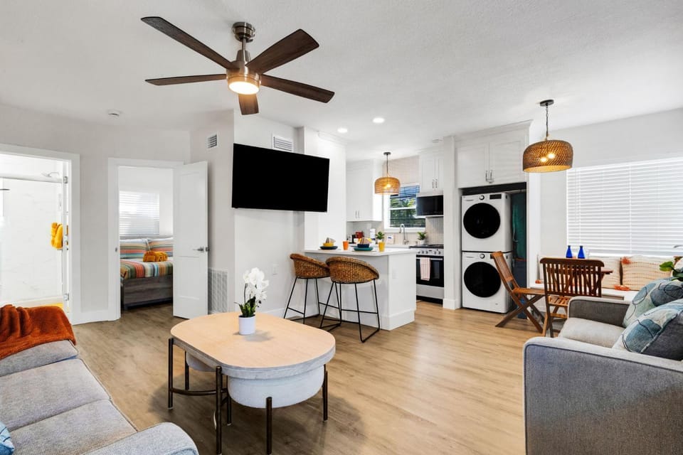 Beach Condo With Heated Pool & Fishing Dock - Steps to Sand - Coral Resort D-1 Apartment in Clearwater Beach