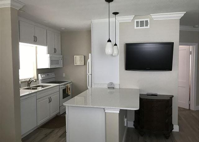 Beach Condo With Heated Pool - Waterfront View, Steps to Sand - Coral Resort C-2 Resort in Clearwater Beach